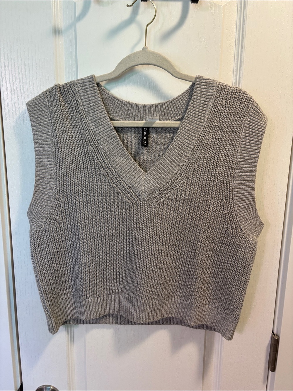 H&M Gray Ribbed V-Neck Sweater Vest
